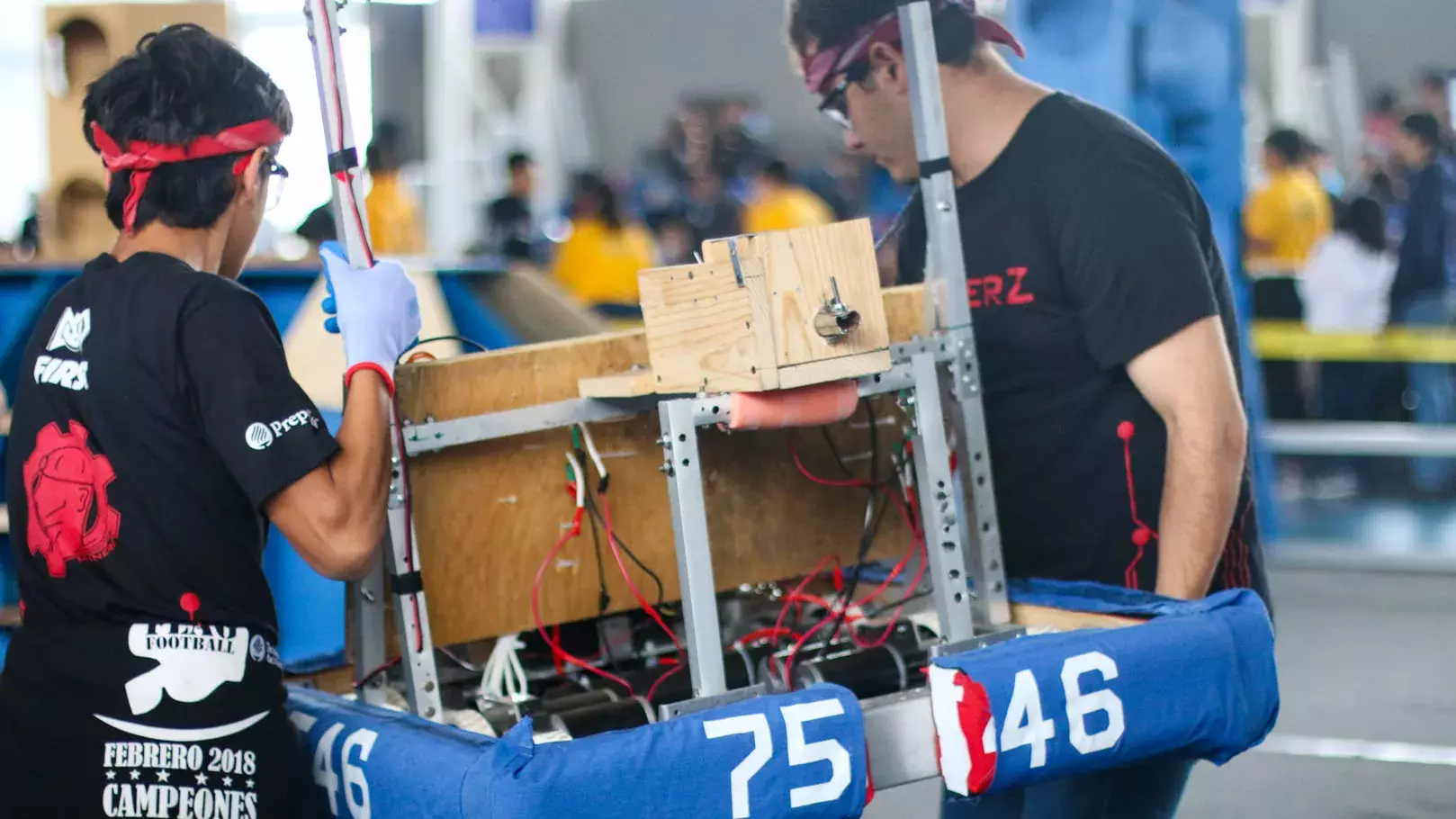 Equipo MinerZ de Zacatecas preparándose para competir.