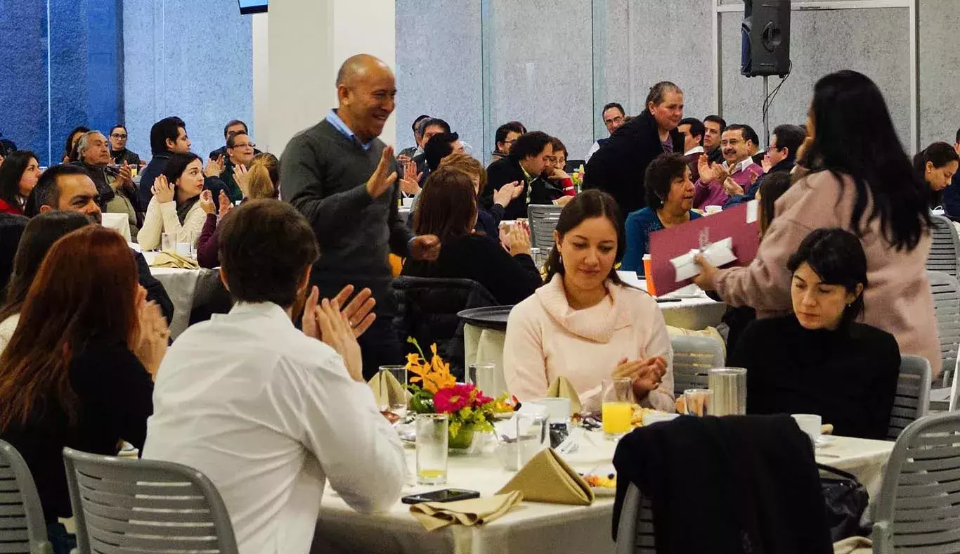 Bienvenida a profesores al semestre (jueves)