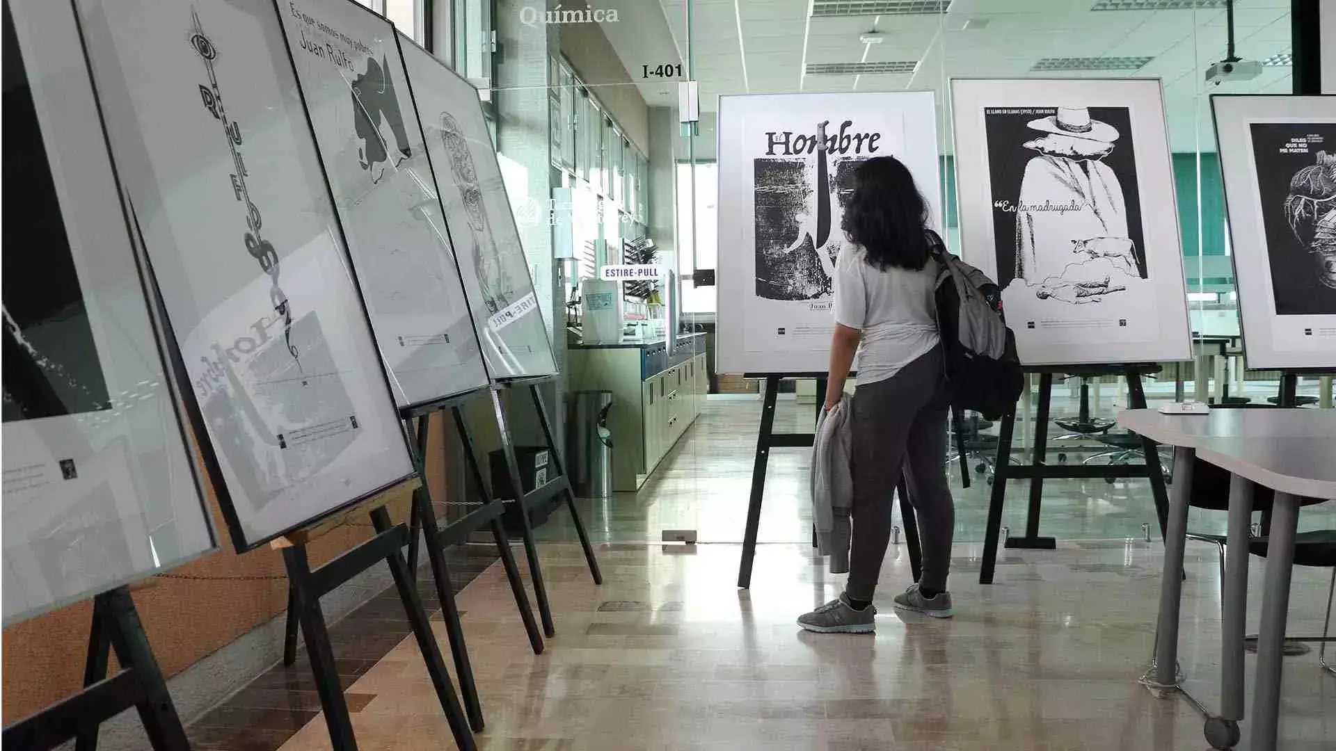 Alumnos del Tec de Monterrey conocen exposición de Juan Rulfo.