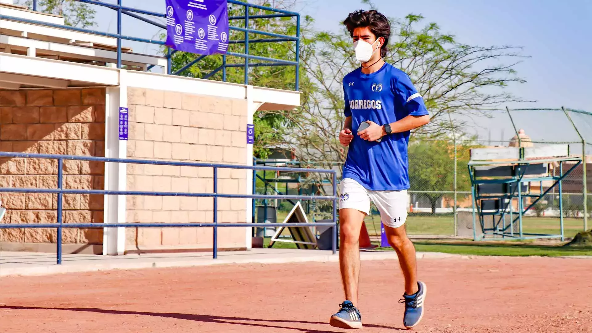 Atletas y deportistas del Tec campus Laguna tienen entrenamientos en espacios abiertos siguiendo las medidas de prevención ante la pandemia.