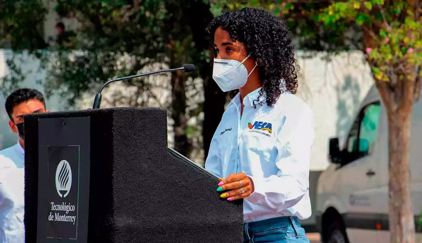 Charivel-Fermín-brinda-discurso-en-ceremonía-árbol-de-la-fraternidad-campus-monterrey-2021