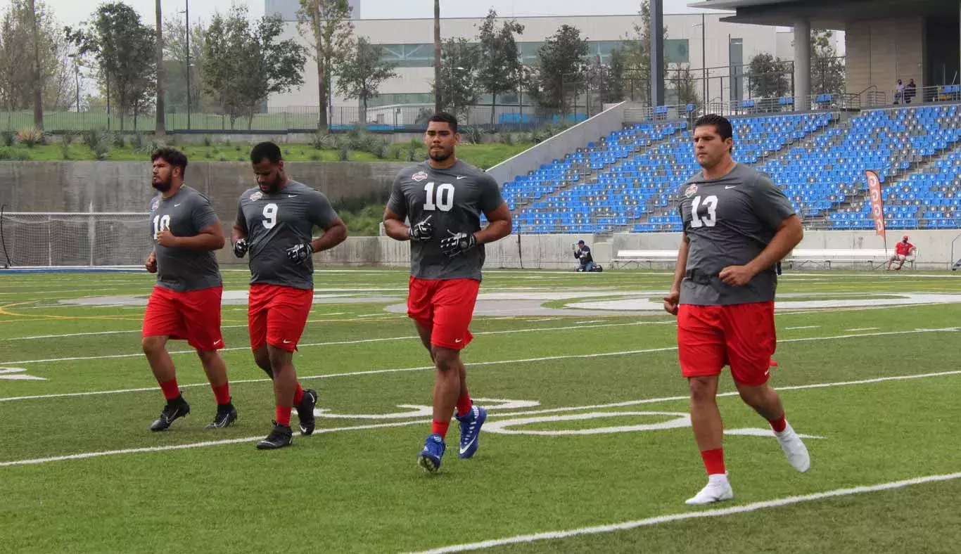 Jugadores-trotando-en-NFL-international-combine-mexico-2021