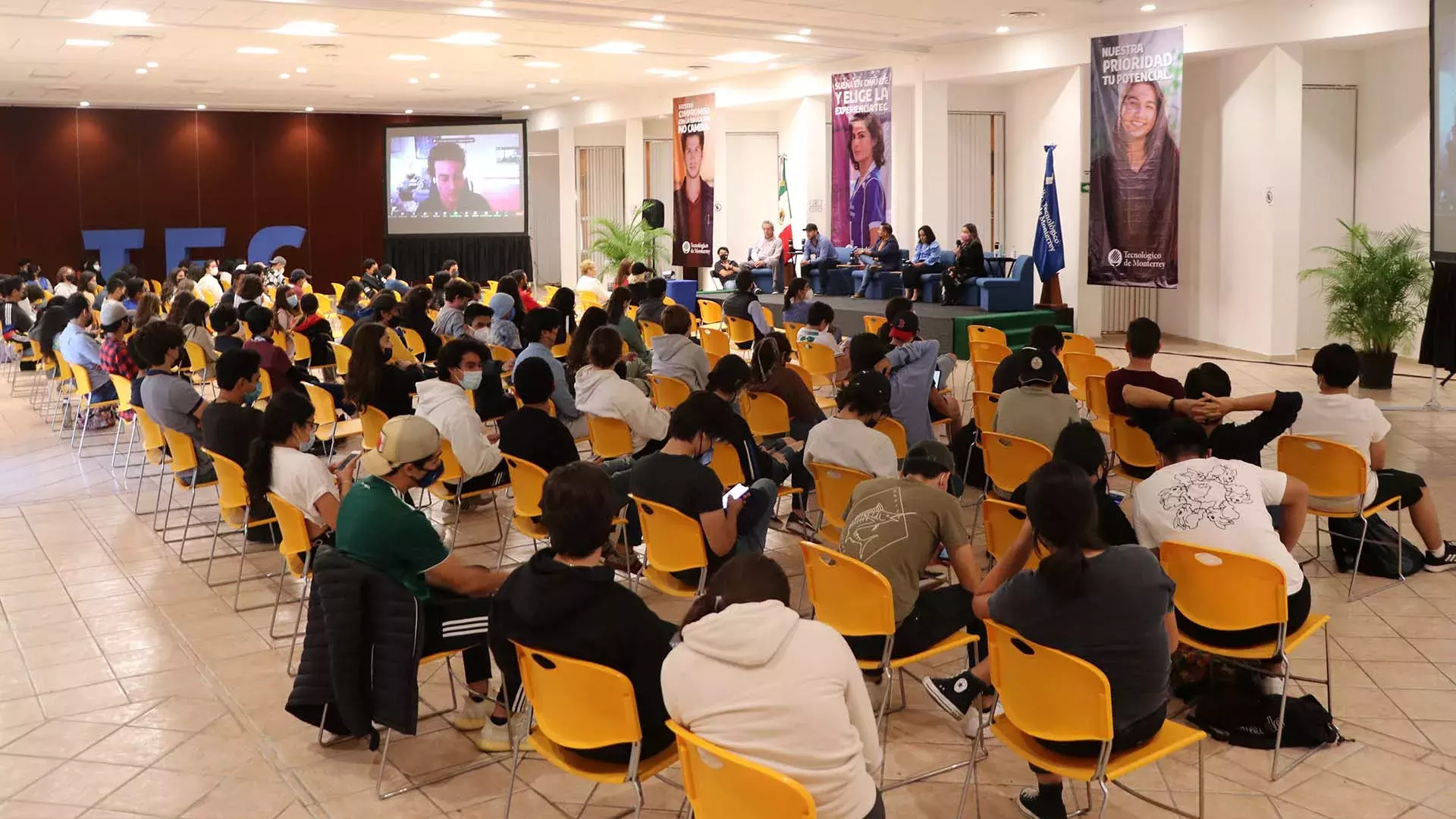 Elenco "Va por Diego" en charla para alumnos del Tec de Monterrey campus Chiapas