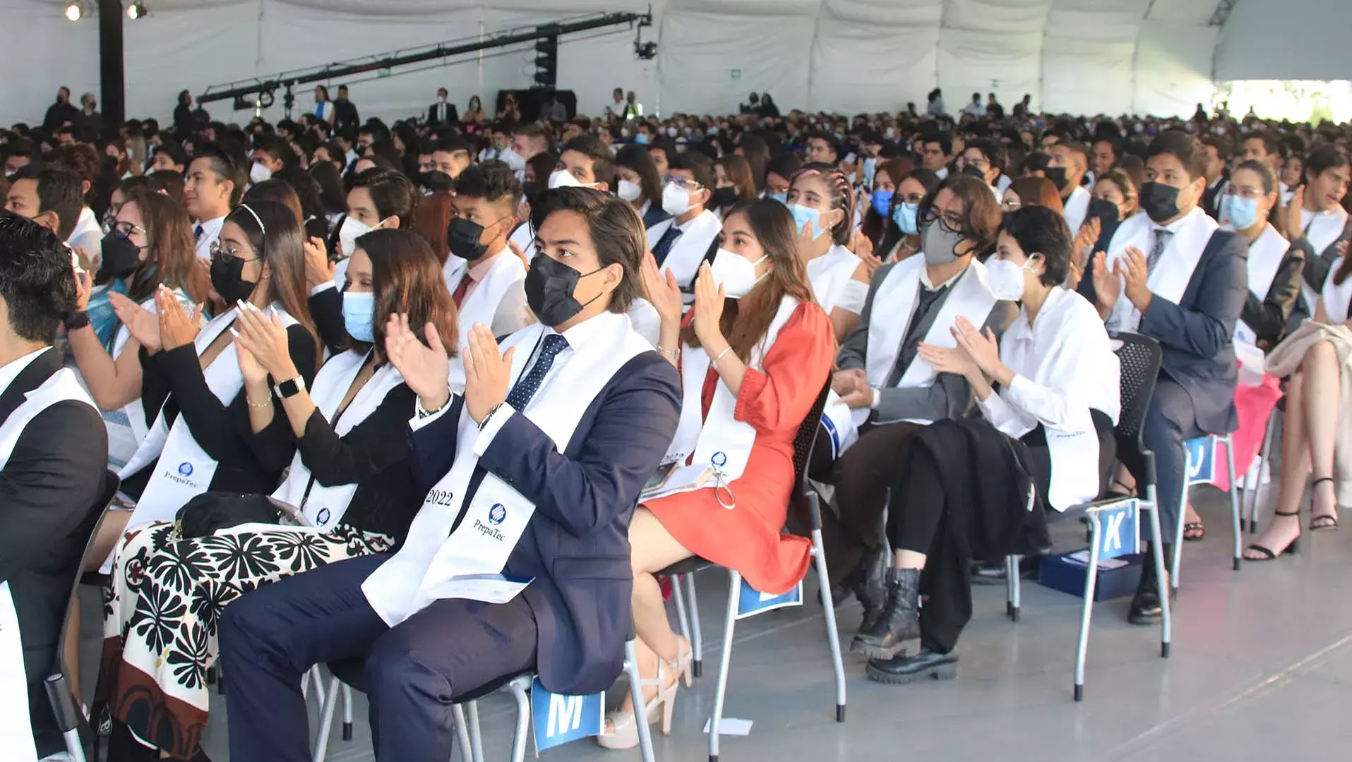 ceremonia graduación en nuevo campus