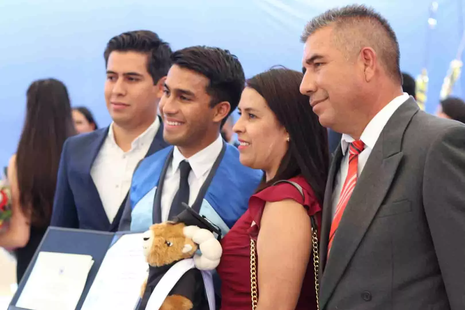 Graduando y sus padres.