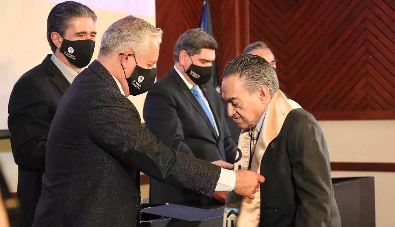Egresados del campus Monterrey fueron reconocidos por 50 y más años de haber recibido su título profesional