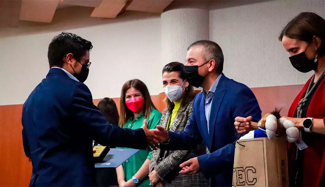 Estudiantes de PrepaTec Toluca galardonados en Ceremonia de Excelencia Académica