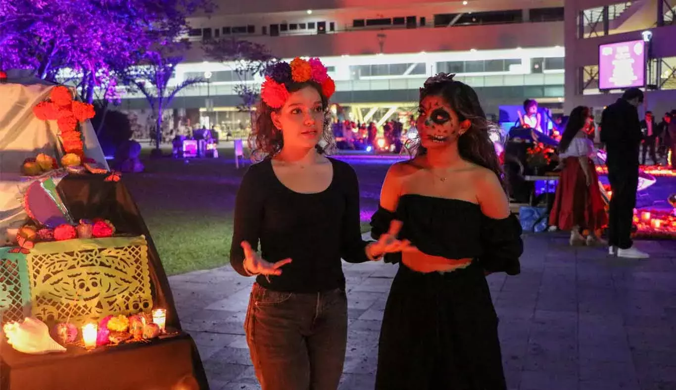 La PrepaTec celebró el tradicional Día de Muertos en el noveno festival Omeyocán 2022 en el Tec campus Cuernavaca