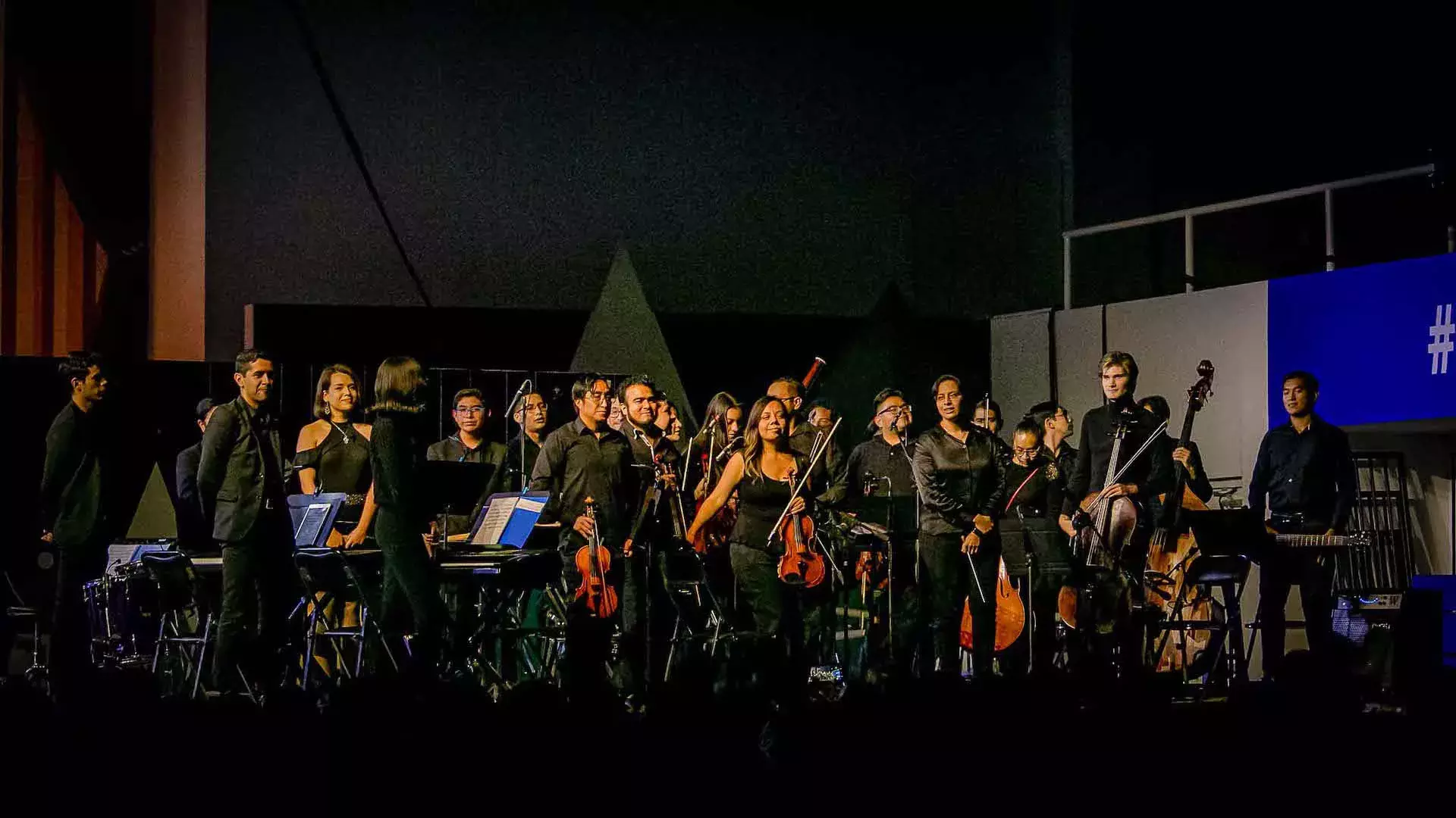 Tec Pue da bienvenida a las fiestas con música, luces y ballet (fotos)