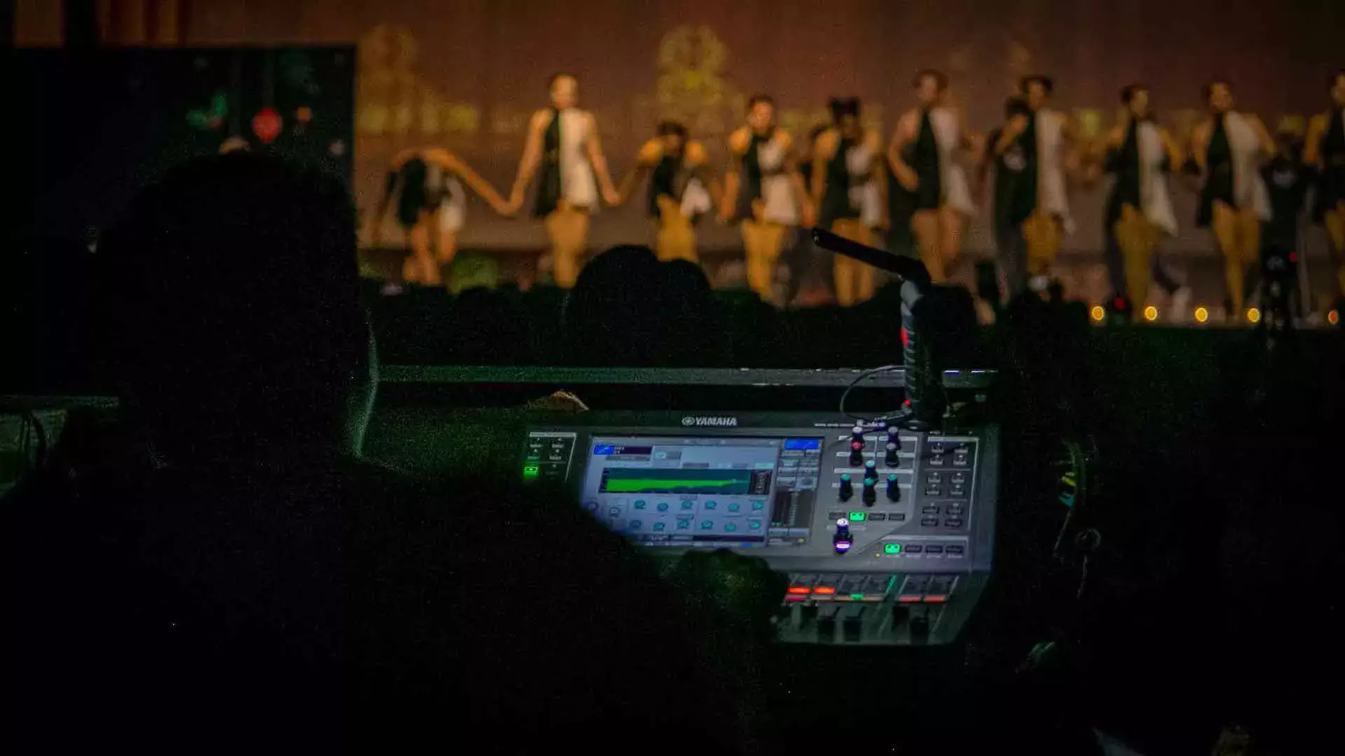 Tec Pue da bienvenida a las fiestas con música, luces y ballet (fotos)