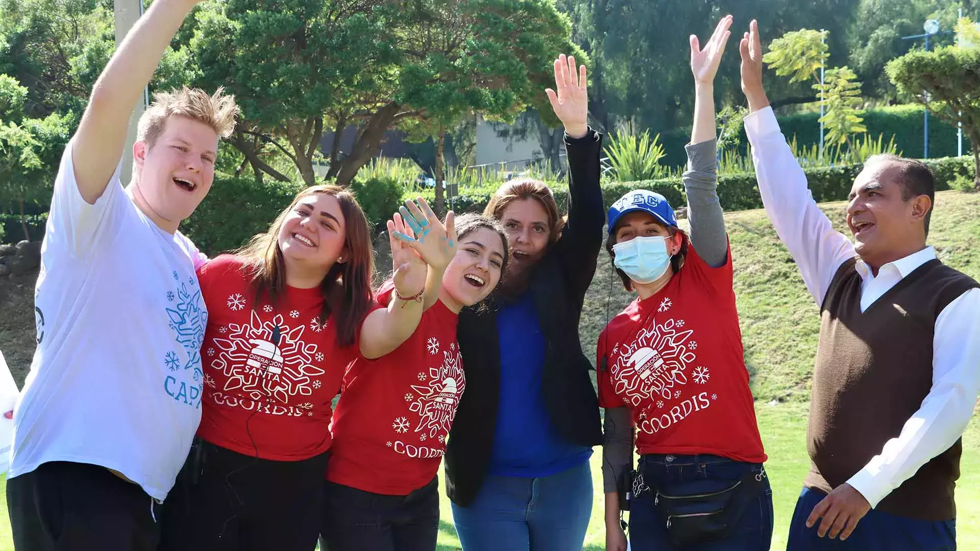 Niños disfrutando de Operación Santa