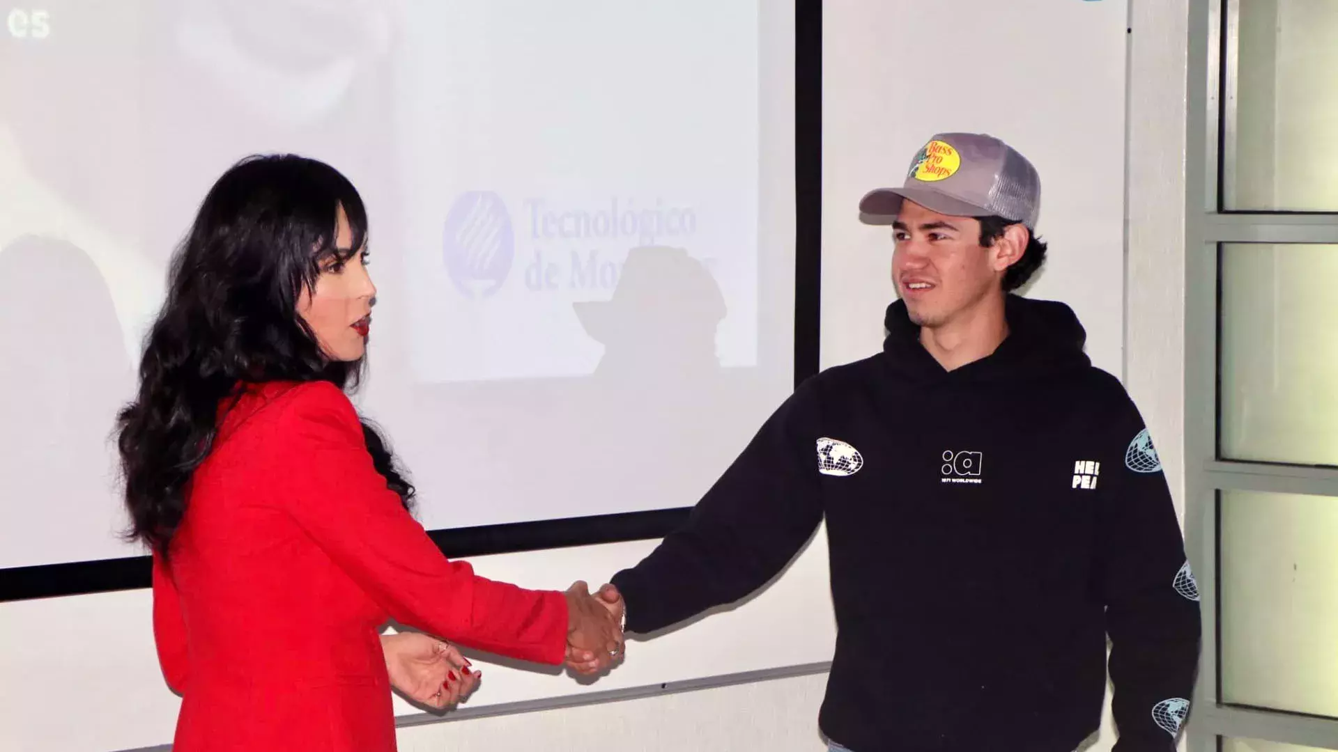 Estudiantes de HPLP en una de las actividades del programa de liderazgo