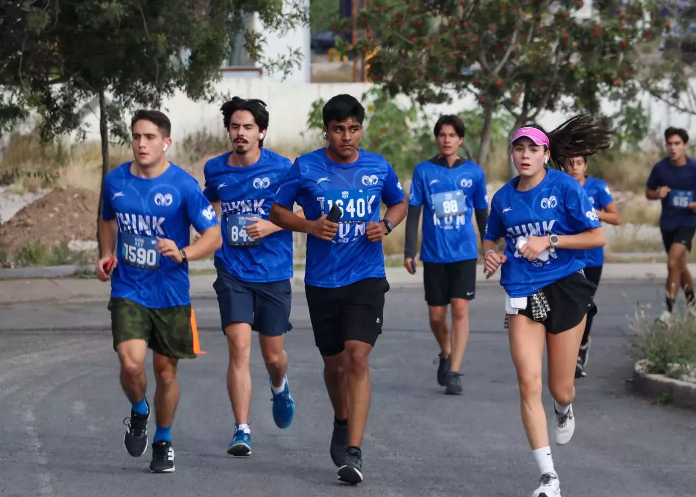 Sigrid y amigos corriendo juntos