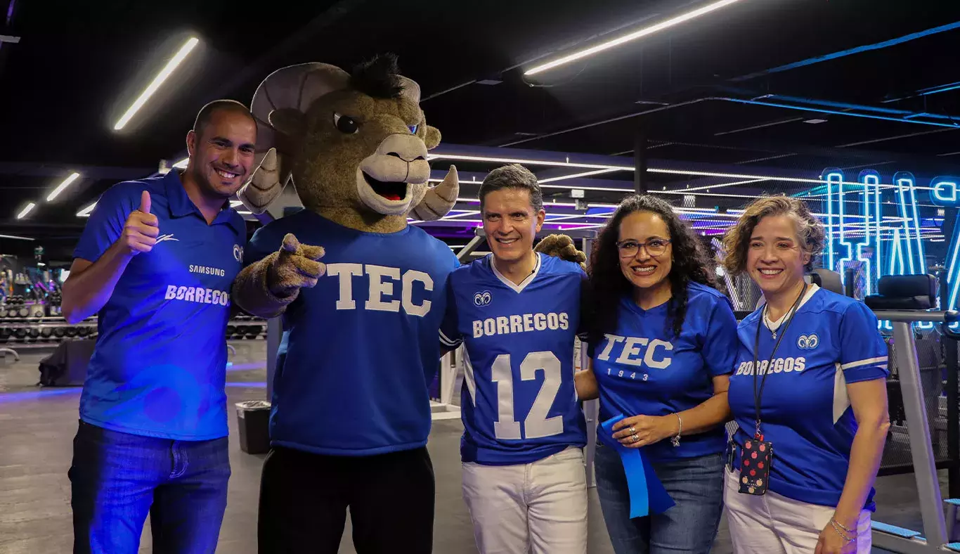 Directivos en el nuevo gym de campus Querétaro