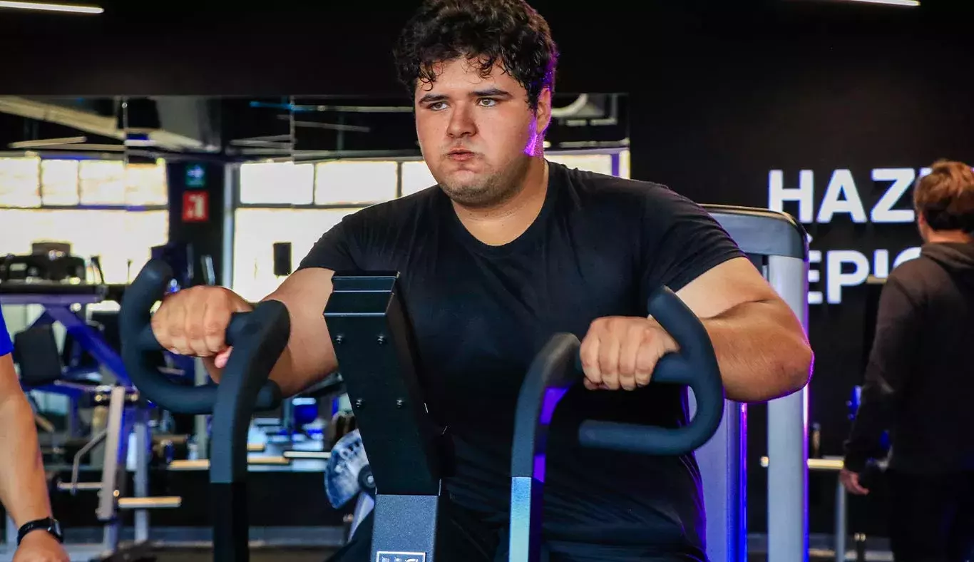 Estudiante entrando en el nuevo gym de PrepaTec Querétaro