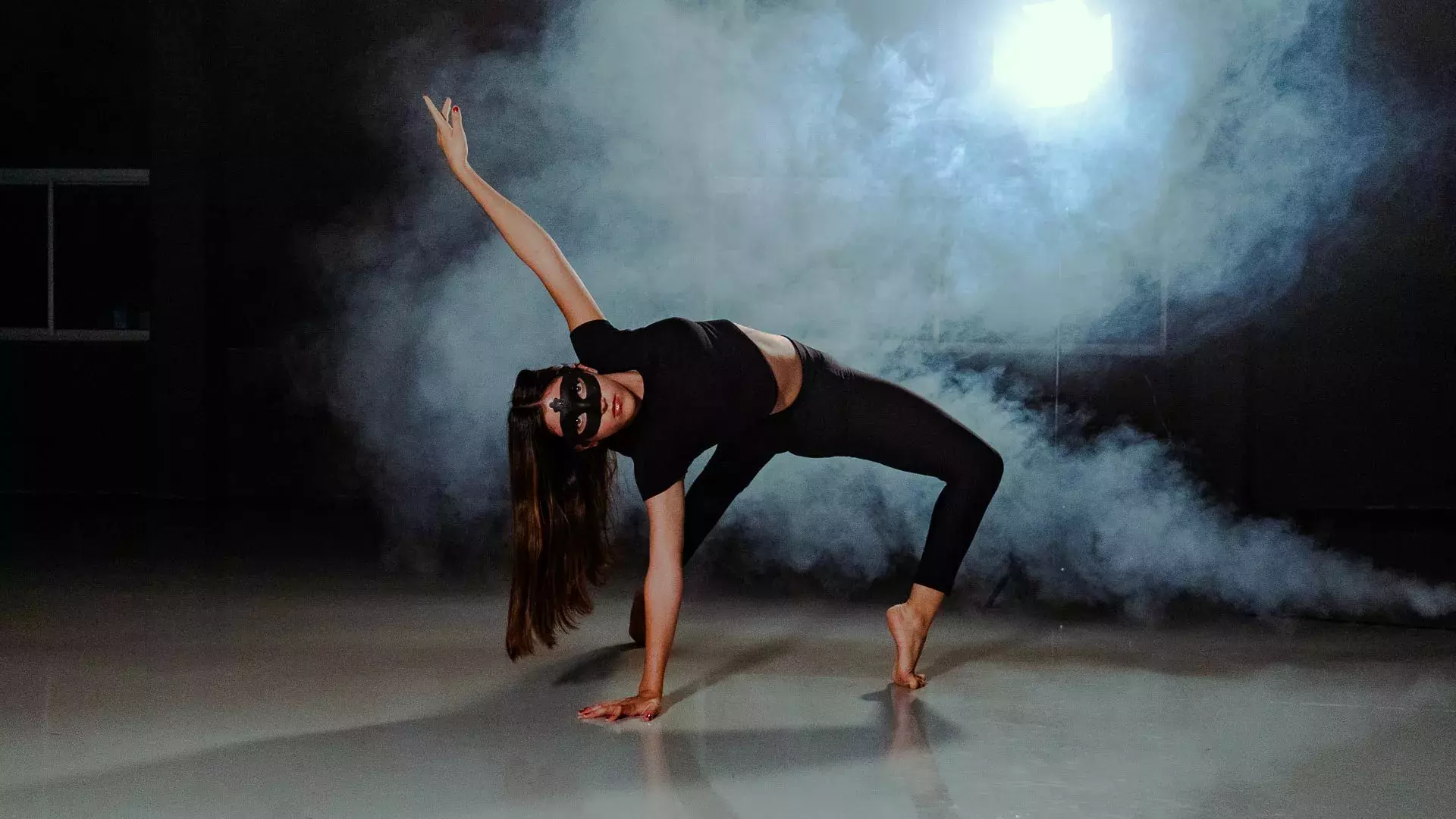Bailarina flexionando