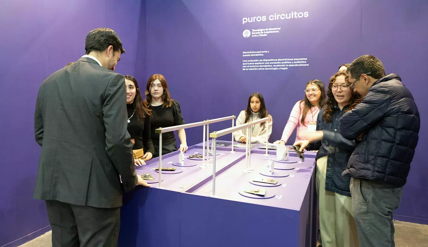 Exposición Puros Circuitos en ZONA MACO