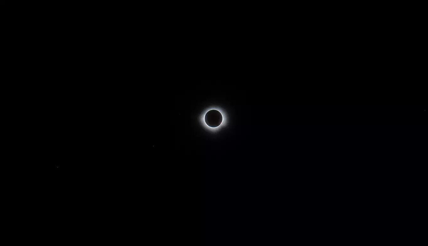 Postal del eclipse solar 2024 en Torreón desde el Tec de Monterrey campus Laguna