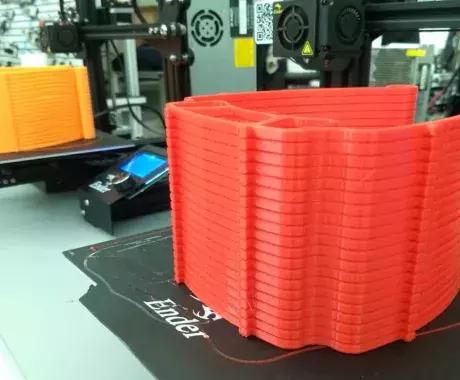 A partir de impresoras 3D alunos lograron producir caretas para donación