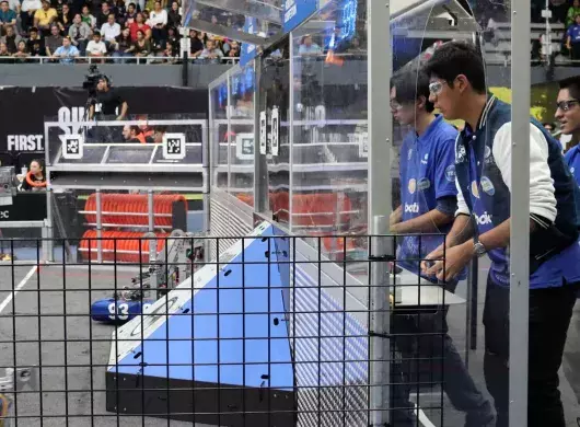 Estudiantes de la PrepaTec Cuernavaca participaron en las competencias regionales de robótica de FIRST 2024 en Monterrey y Hermosillo con su robot Dunga, obteniendo Autonomous Award y Quality Award.