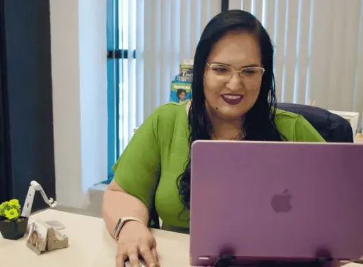 Maestra colabora como diseñadora de la concentración de Negocios Conscientes