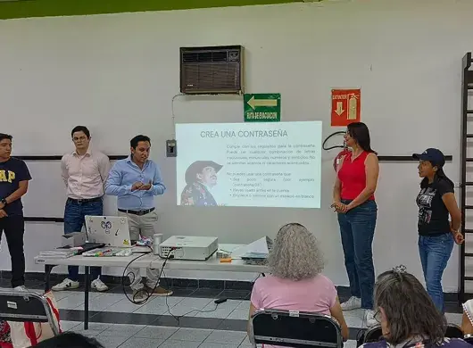 Estudiantes de cuarto semestre de la Licenciatura en Finanzas del Tec campus Cuernavaca, impartieron talleres de educación financiera y finanzas personales a adultos mayores en el CEAGEM.