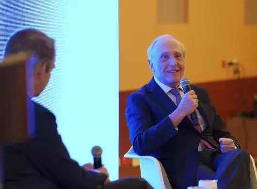 Luis Fernández-Vega culminó su visita por Monterrey en el foro Gigantes de Medicina del Tec.
