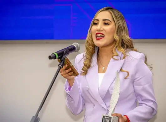 maria guadalupe ganadora de premio mujer tec