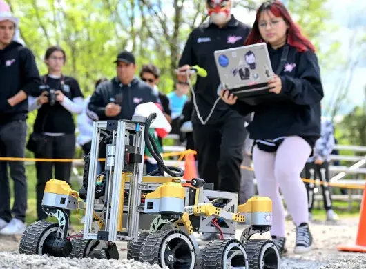 Los equipos de ingeniería del Tecnológico de Monterrey en Cuernavaca, Akali e Iktan Roving, lograron colocarse en el lugar 3 y lugar 9 mundial respectivamente, en el NASA Human Exploration Rover Challenge (HERC) 2025.