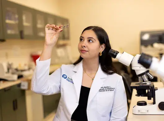 Investigación espacial, alumna de medicina Dorely Medina presentará proyecto en congreso aeroespacial.