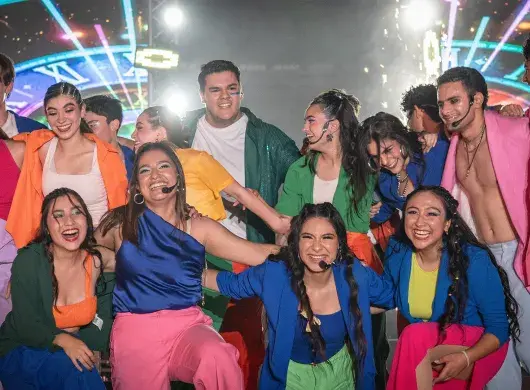 Alumnos felices en concierto 