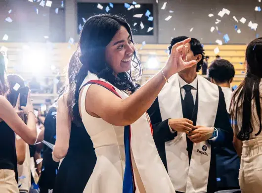 Alumna de PrepaTec Laguna disfruta de su ceremonia de graduación celebrada en mayo 2025