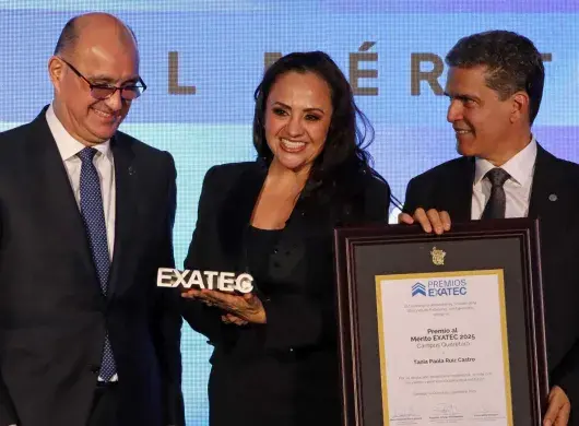 Tania Paola Ruiz Castro, recibió el Premio al mérito EXATEC por su contribución y generosidad a la sociedad civil queretana. 