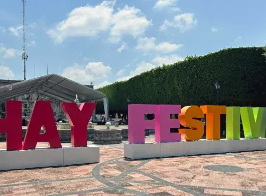 el Tecnológico de Monterrey campus Querétaro moderó 3 charlas de cultura en el Hay Festival Querétaro 2025
