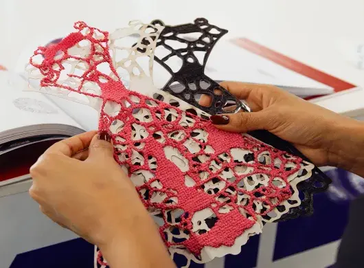 Evelyn Ramírez, EXATEC del Tec de Monterrey campus Puebla, presenta su proyecto Rho, prenda menstrual reutilizable y sostenible con la que obtuvo el subcampeonato nacional del James Dyson Award 2025.