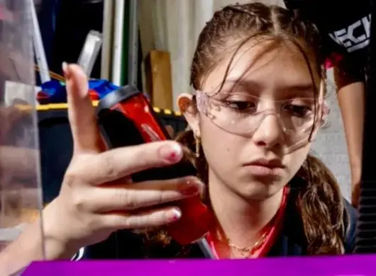 Alexandra Viezcas participa en el Mundial de Robótica FIRST 2025