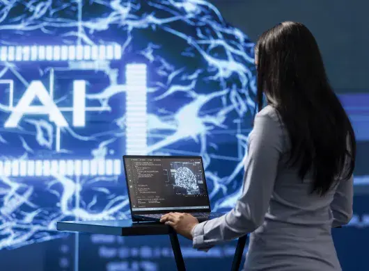 Advierte sobre colonización de la IA