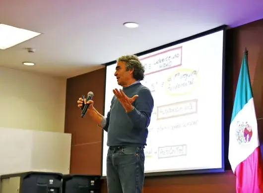 Liderazgo social, con propósito, fue el tema de la ponencia del académico y político Sergio Fajardo.