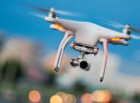 Con un equipo multinacional, profesor del Tec campus Estado de México es campeón del Multi-Robot System Real-World Challenge 2025 en Praga.