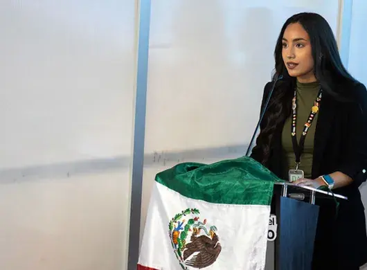 danae en conferencia en Chile