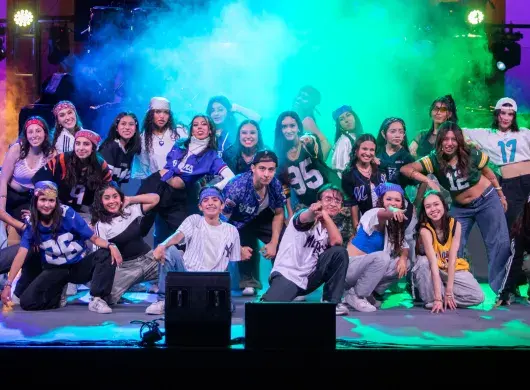 Grupos de Arte y Cultura durante su presentación en Ensamble Legacy