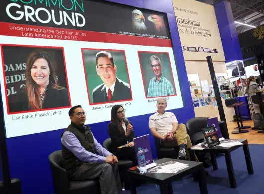 Presentaciones de libros en la FIL Guadalajara, libro Common Ground, understanding Latin American and the US.