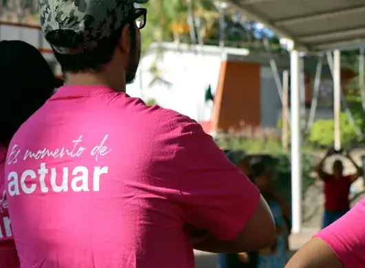La comunidad del Tec campus Cuernavaca restauró la Escuela Telesecundaria Tezontli en Emiliano Zapata a través del Voluntariado Institucional, mejorando salones, canchas y espacios comunes.