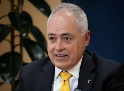 Ángel Cabrera: la universidad debe liderar los entornos de innovación