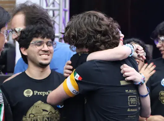 Alianza de equipos de PrepaTec gana regional de FIRST en Monterrey