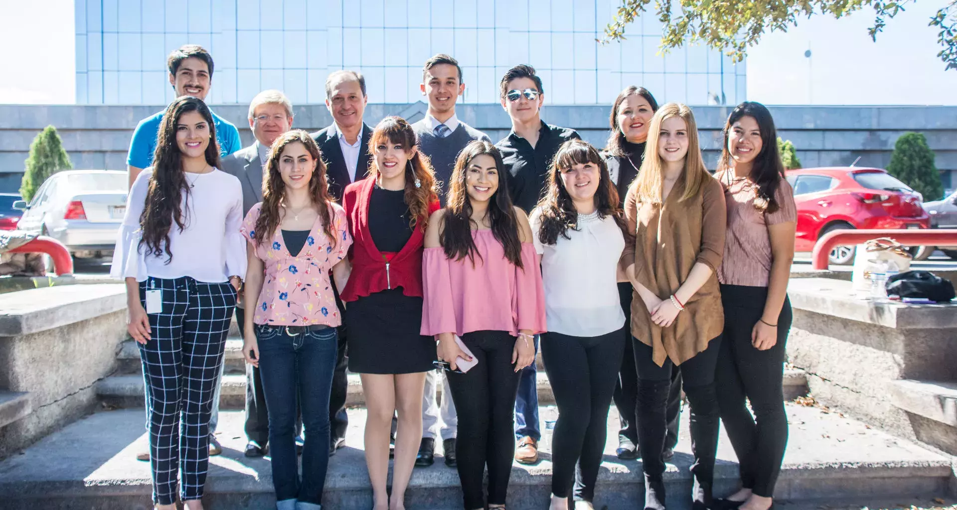 Alumnos generadores del proyectos junto con directivos