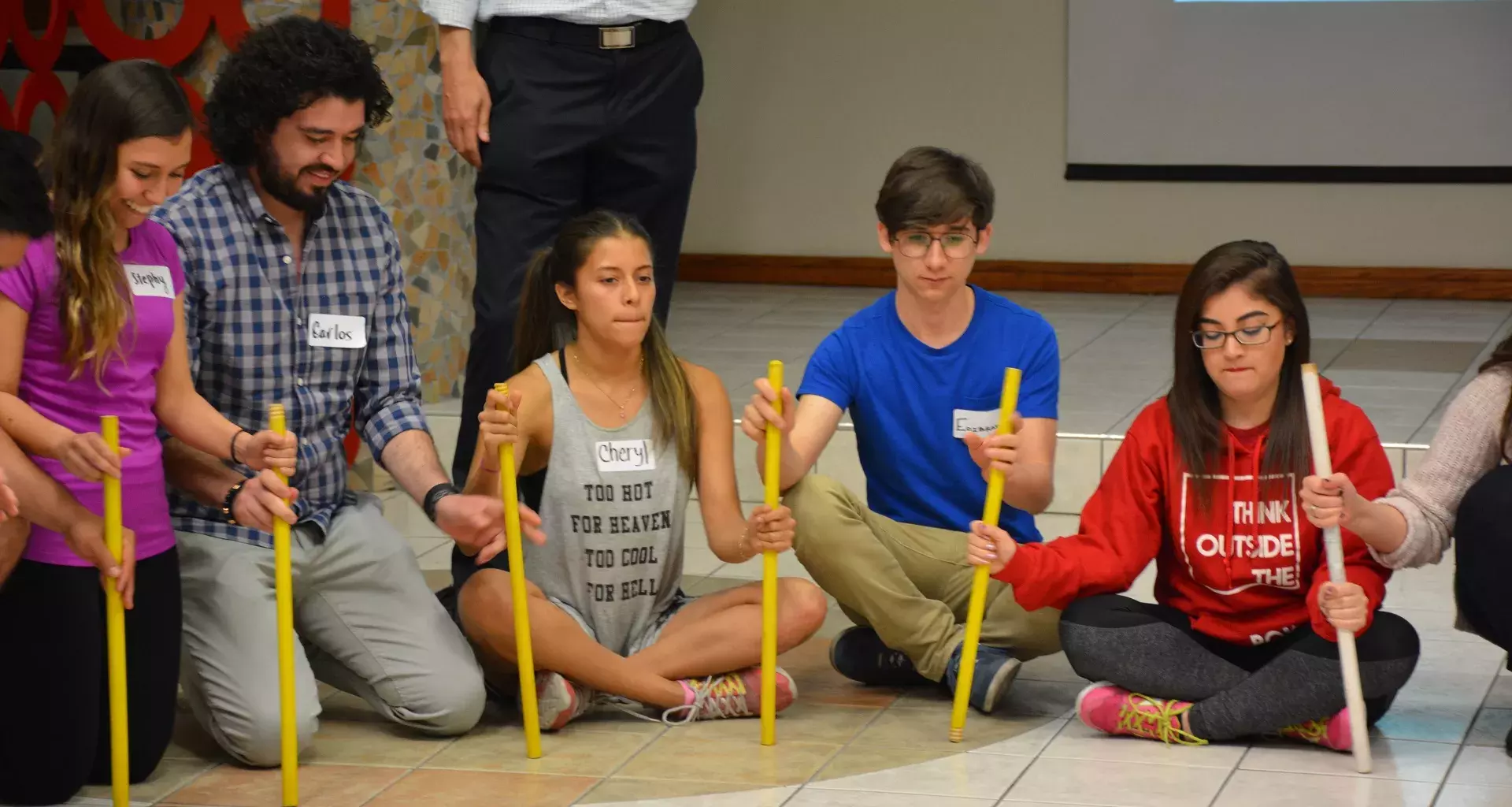 Alumnos trabajando en el taller