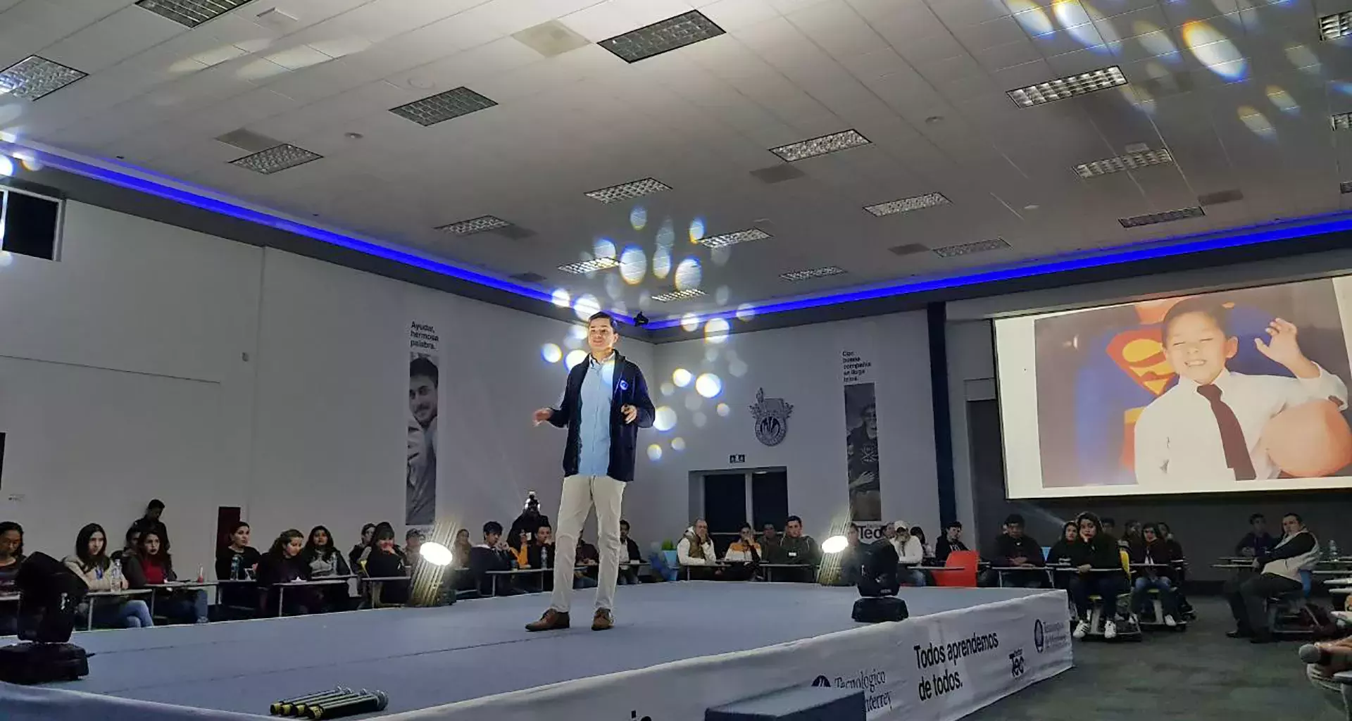 Embajador Tec en presentación