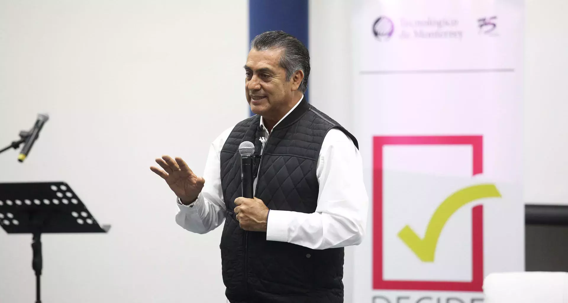 Jaime Rodríguez "El Bronco" en el Tec de Monterrey campus Querétaro