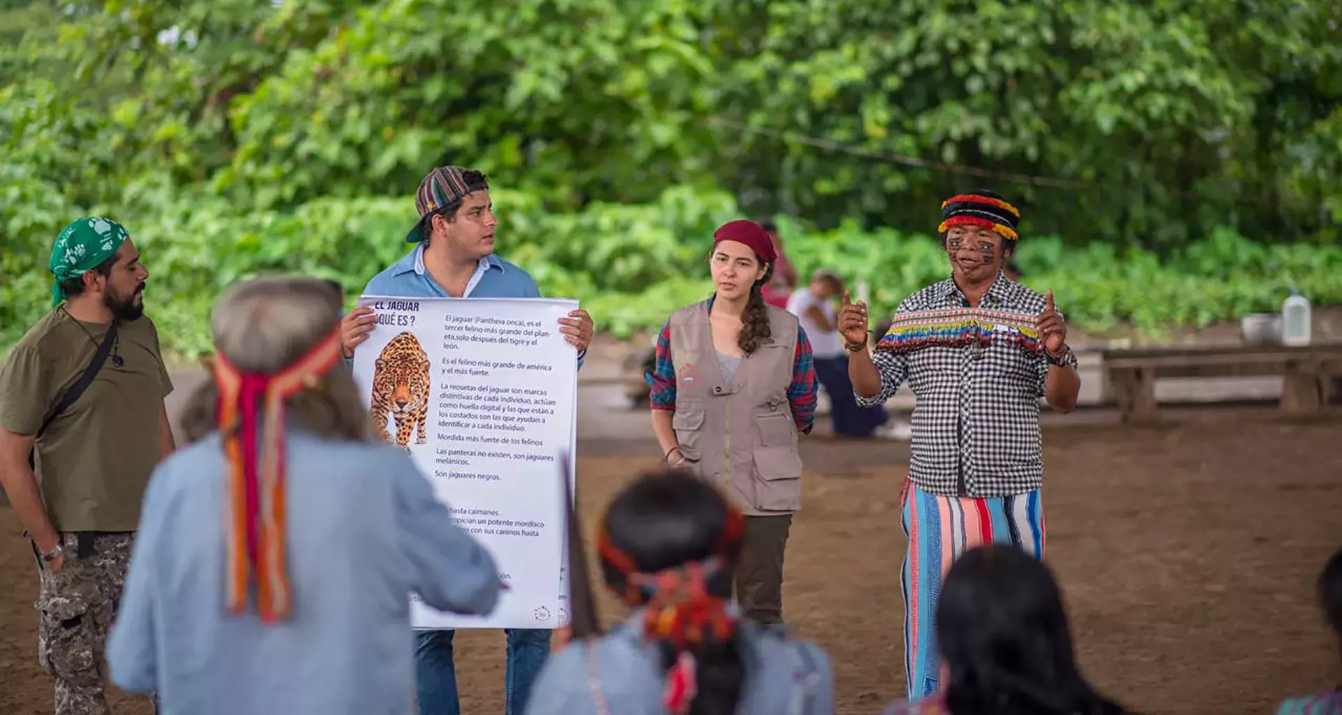 Imparten talleres de concientización de la importancia del jaguar a la comunidad de Achuar de Wachirpas, ubicada en la selva Amazónica en la zona de Pasataza, Ecuador.